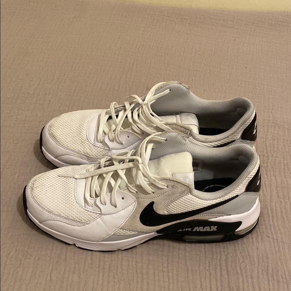 Nike Air Max White and Black Sneakers. Size 11 - Picture 2 of 7